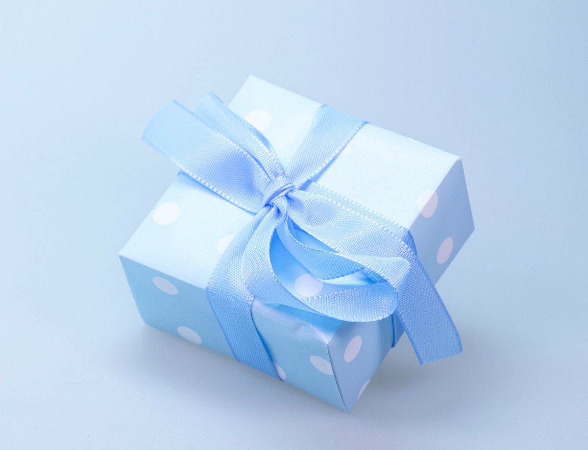 whattogive's tweet photo. Do you agree that mums are the best #gift-givers?
https://t.co/Ljmn3TrYS9
#WhatToGive #giftfacts https://t.co/BNJVBm68CH