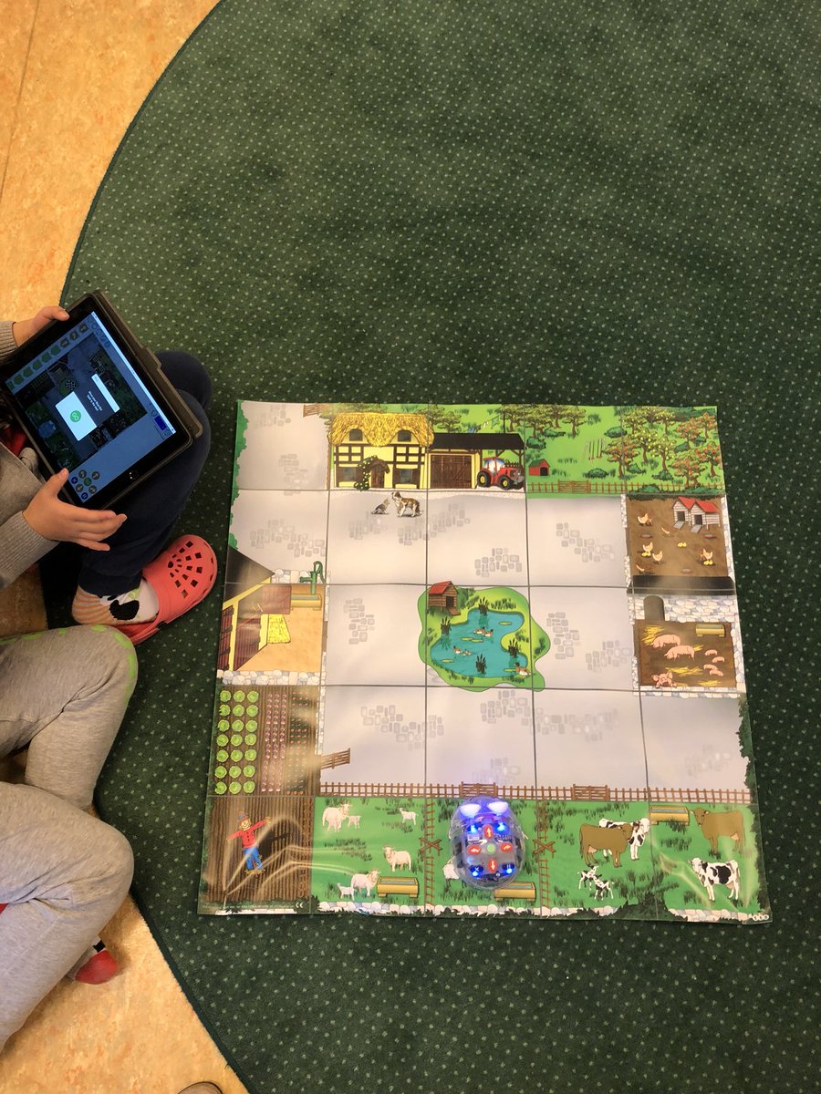 Idag på Kristallkulan har vi programmerat med blue-bots. ”Hur kan vi få något att röra på sig genom att trycka på Ipaden?” 😄📱@stenkulaskolan