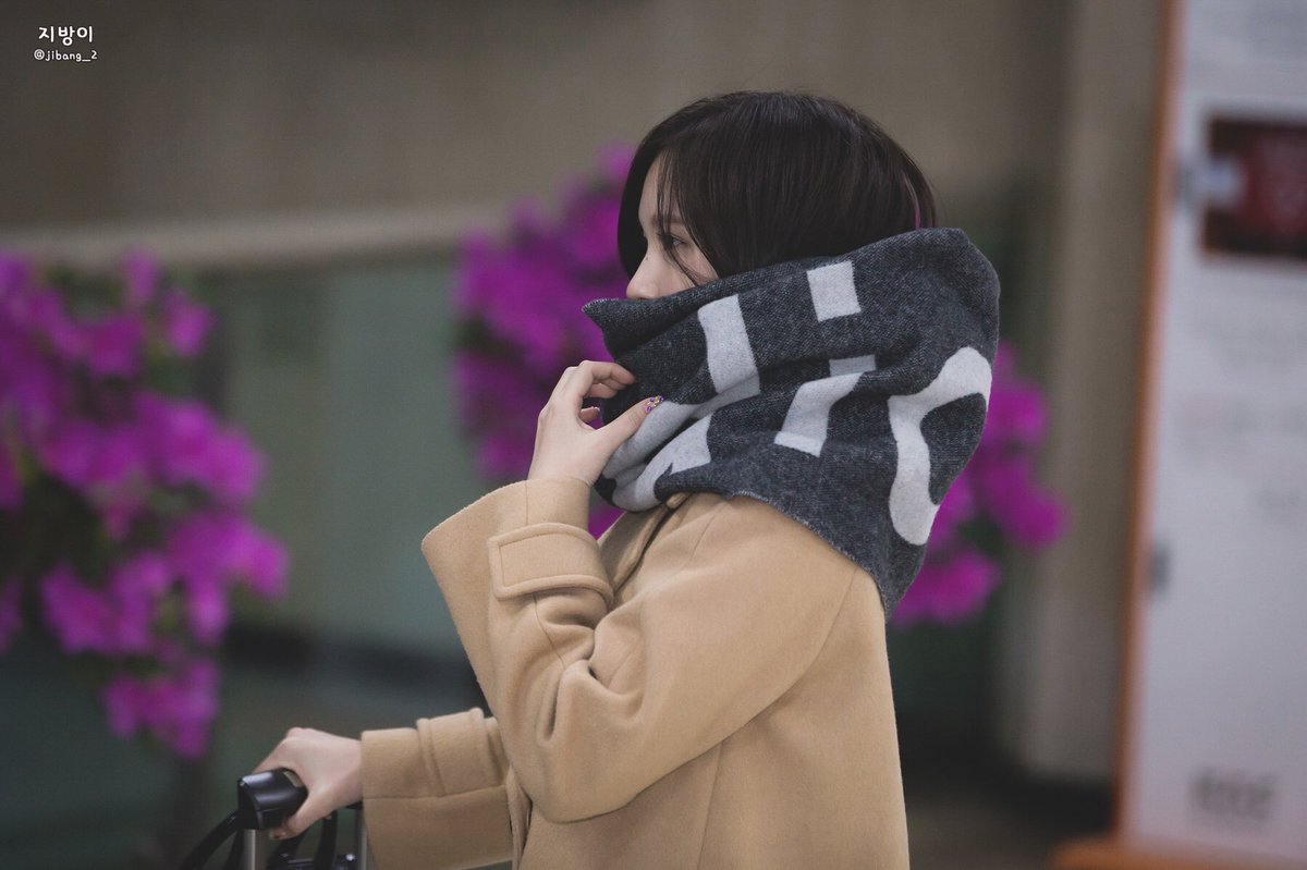 minayouoi's tweet photo. Feels so cold today– don't forget to use a jacket everyone! https://t.co/HDVhGbq0ZF