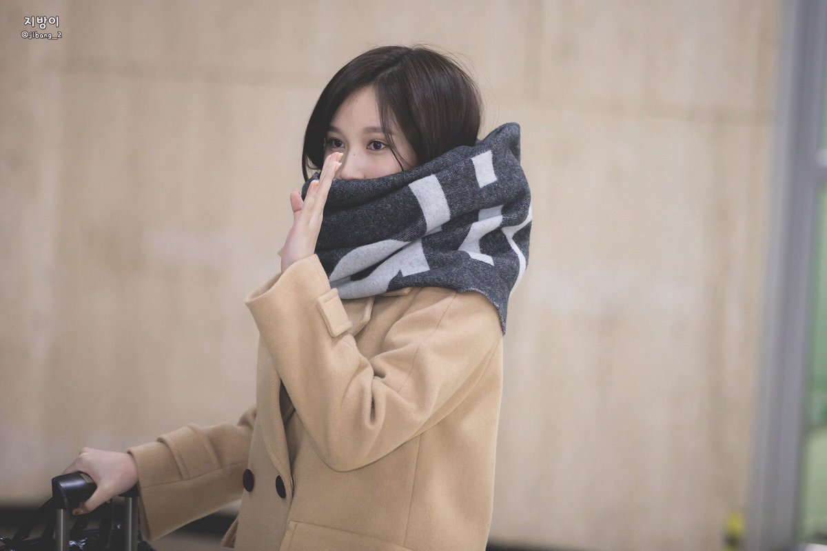 minayouoi's tweet photo. Feels so cold today– don't forget to use a jacket everyone! https://t.co/HDVhGbq0ZF