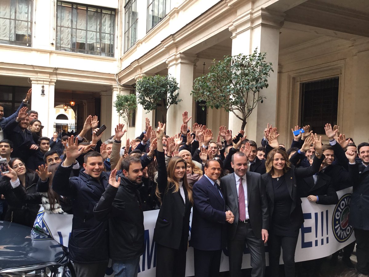 #elezioni2018 - 100 ragazzi per il Presidente Silvio Berlusconi, l’unico che pensa a giovani. Per questo il movimento giovanile è impegnato in tutto il Paese in questa campagna elettorale, per diffondere il nostro programma e la nostra idea di Italia.

gruppopdl-berlusconipresidente.it/?p=45544