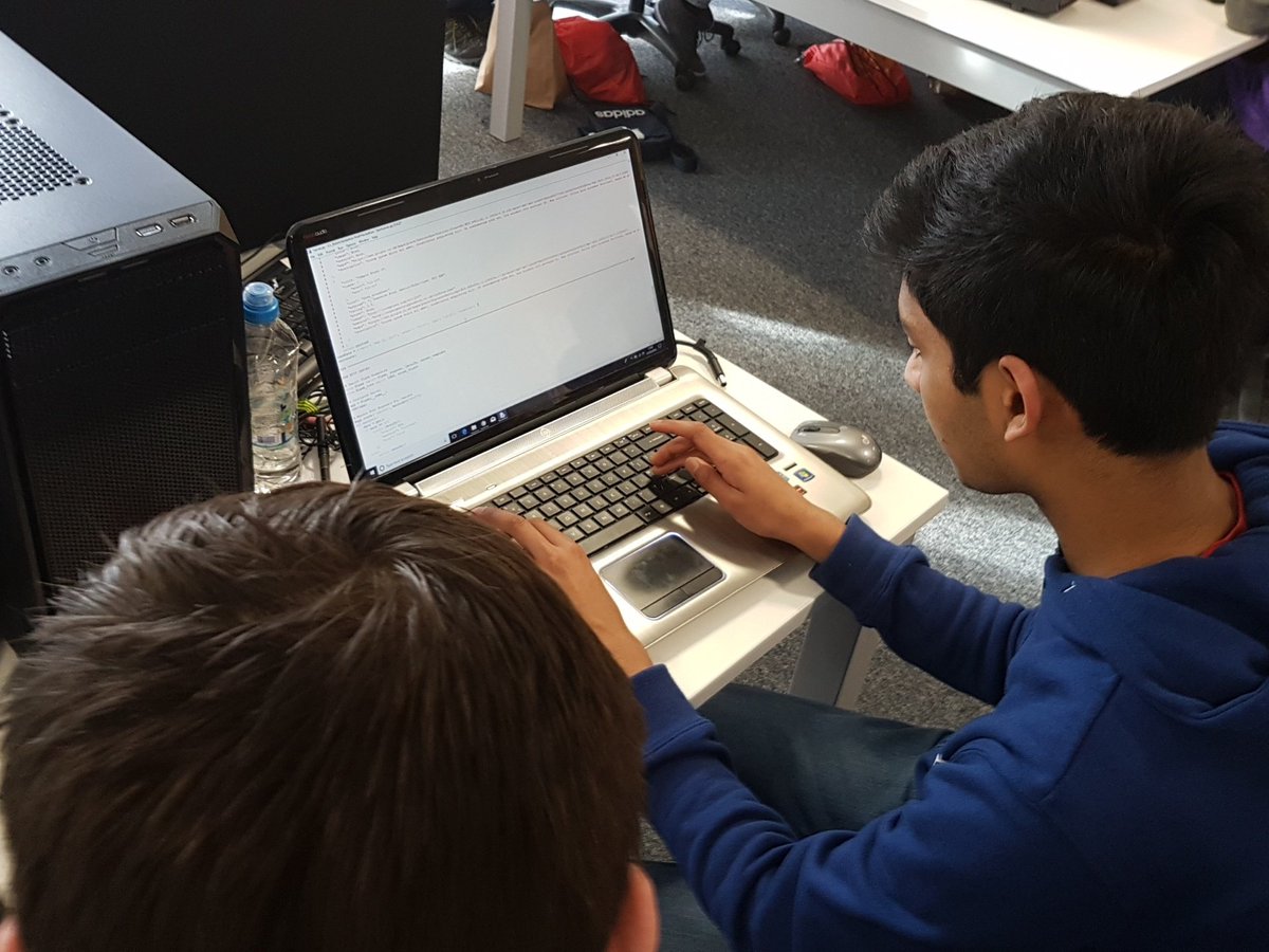 CrypticCookie19's tweet photo. It's all coming together #HACK18 https://t.co/pNbhC874iR