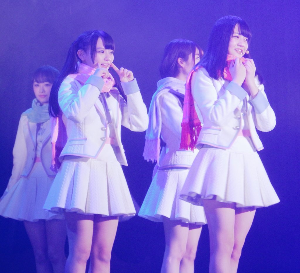 イコラブ 赤背景2 佐々木舞香、高松瞳、野口衣織 コンプ 高松瞳