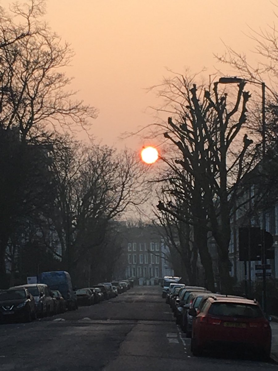 mum_on_bike's tweet photo. I stopped to snap a picture too! So beautiful- photos don’t do it justice. #bigredsun https://t.co/tlPSDPR2xN https://t.co/5LY1yqbdWV