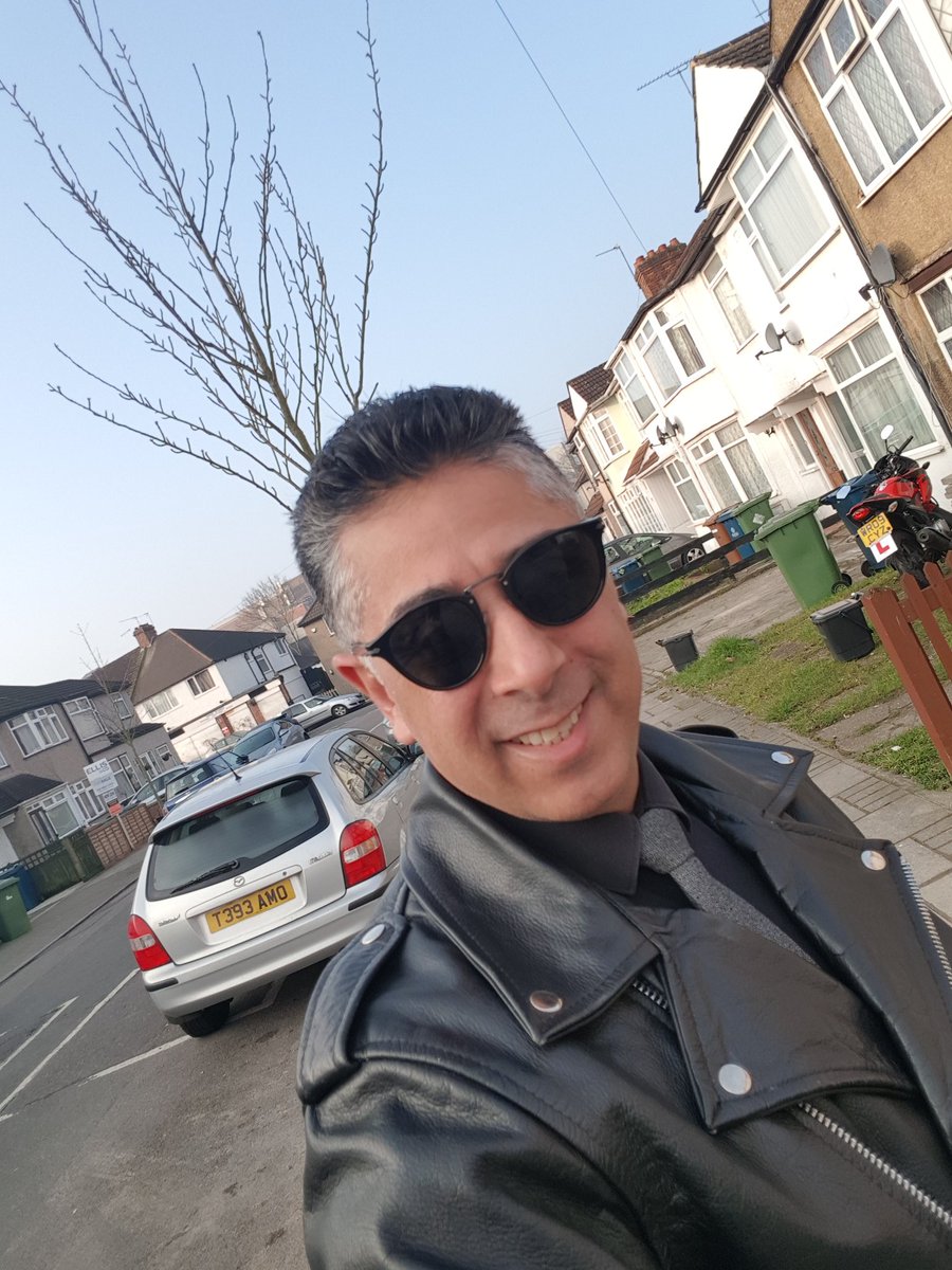 Ready for work #persol3108s #allblack #iconicframes #lovemyjob #sunisout #beatbudget #smashcomp <a href="/dc_WelwynGdn/">DC Welwyn Gdn City</a> @WheresWarron <a href="/RosDeans/">ros marshall</a> <a href="/elainesandford/">elaine  sandford</a>