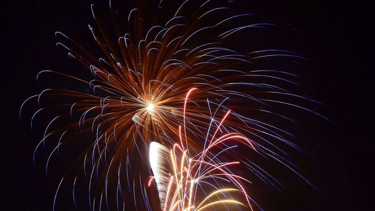 Want to really impress your #Wedding guests? End your day with a fabulous  #Firework display. bit.ly/2BBqM8L