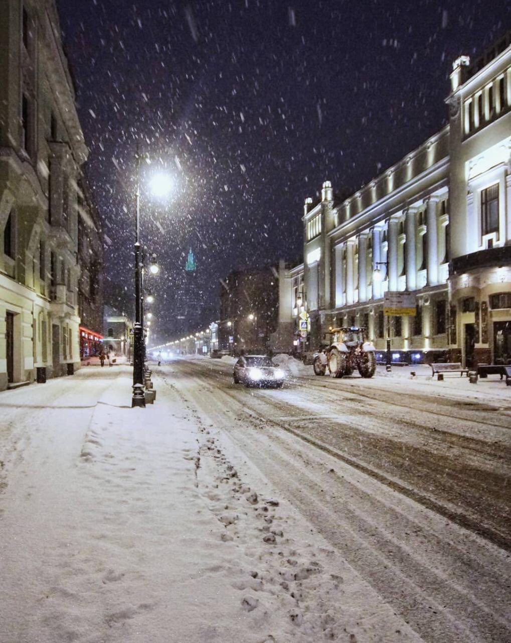 Виктория Андрианова on Twitter: \"Ночь, улица, фонарь и трактор... # ...