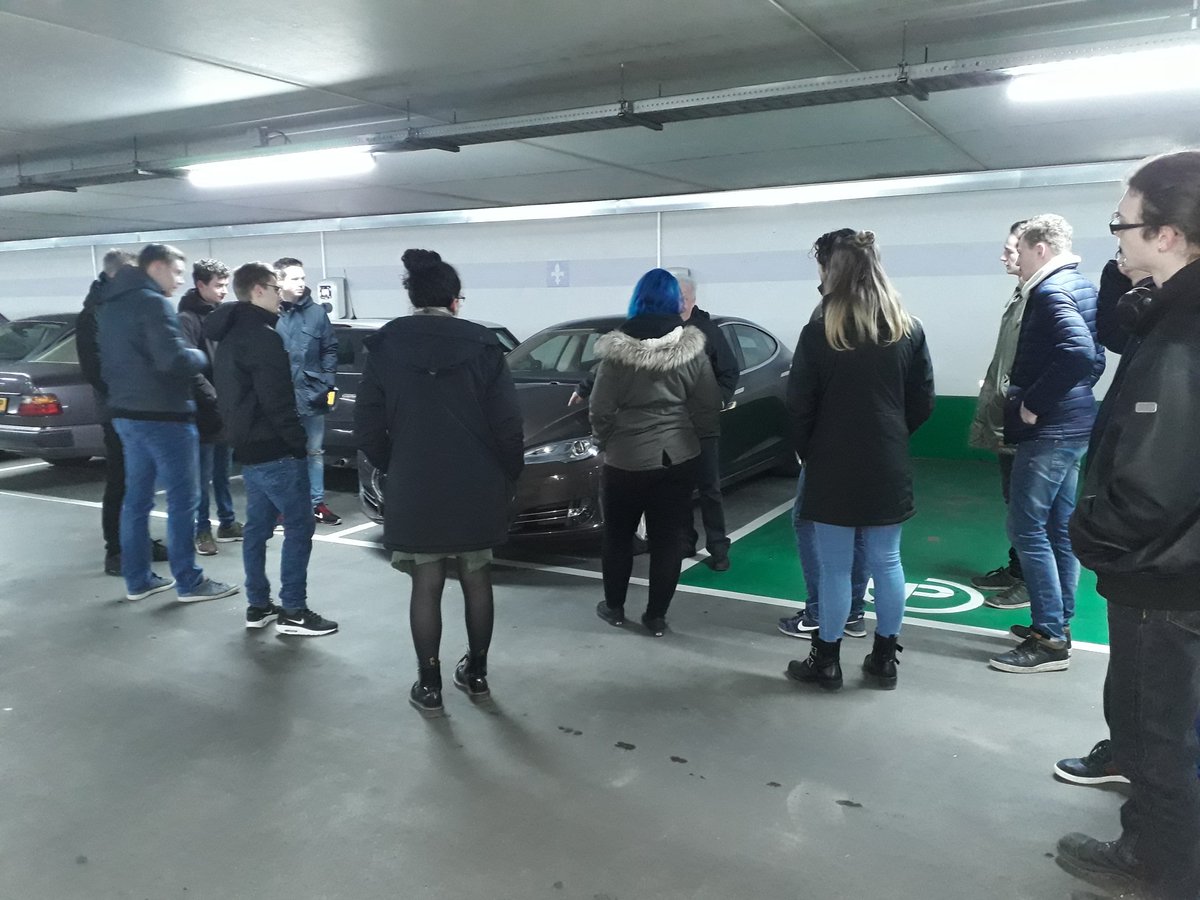 Wat een baan, projectleider <a href="/TechniekAtelier/">Het Techniek Atelier</a> <a href="/kw1c/">KW1C</a> en dan met studenten en collega Rob de Vrind op stap in #Paleiskwartier rond thema duurzaamheid.