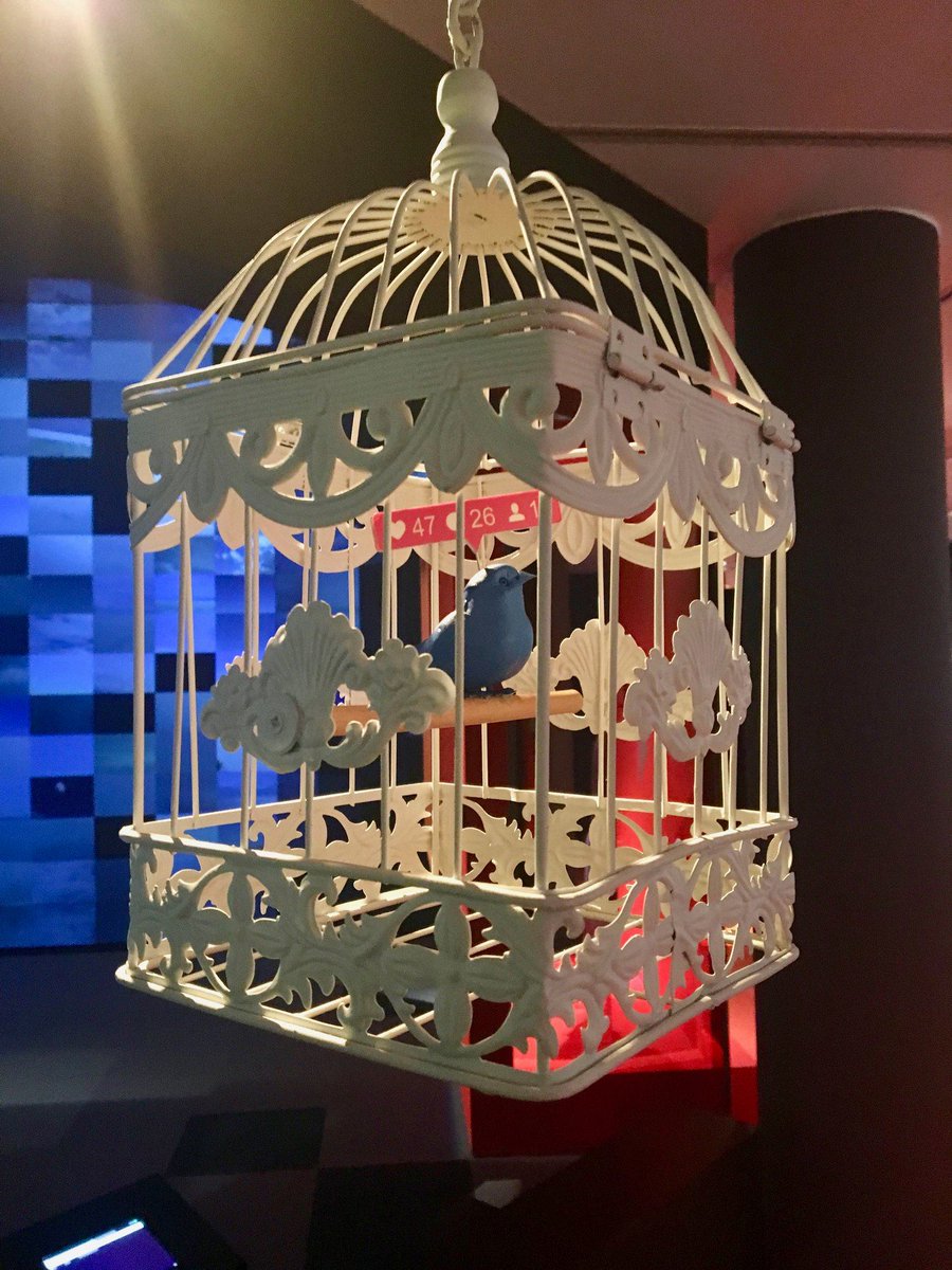 Parissurunfil's tweet photo. 👾 Découverte de l' #exposition "La Belle Vie Numérique" à la @Fondation_EDF qui questionne les pratiques artistiques face aux innovations #numériques ! #HyperInteressant #IA #Robot #DeepDream #GAFA #LBVN https://t.co/LBSNS6DmTN