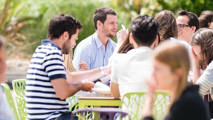 En Unilever contamos con un programa de prácticas para formar hoy a los profesionales del mañana ¿A qué esperas para aplicar? bit.ly/1LnZVRM