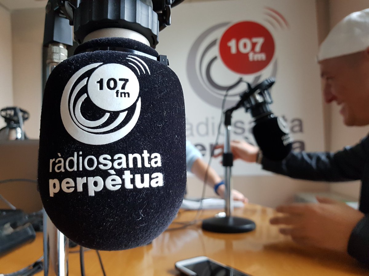 Estamos en directo con @djduranworld presentando sus nuevos temas en radio #PromocionMusical