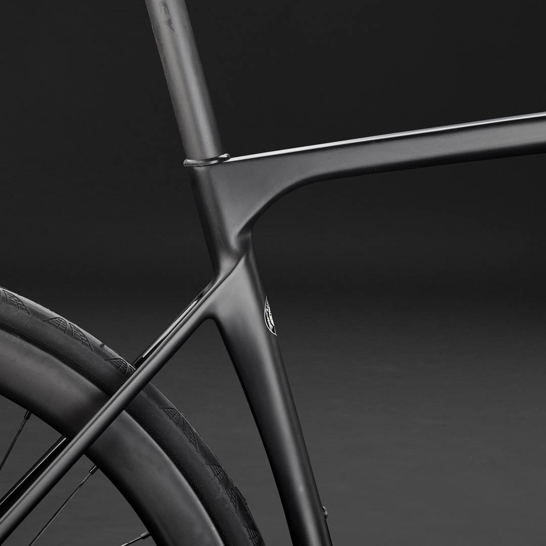 ROSEBikesES's tweet photo. La nueva X-LITE 6 DISC es el resultado de más de 110 años de fascinación por el #ciclismo de carretera 🚴🌬️😃👌🏼. El cuadro ha sido diseñado en Alemania e impresiona por su diseño minimalista 🔝👍🏼 ➡ https://t.co/7jJRqKPXpB #RoseBikesEspaña #oneforspeed #roadbike #bicicleta https://t.co/VrsTzRnVTS
