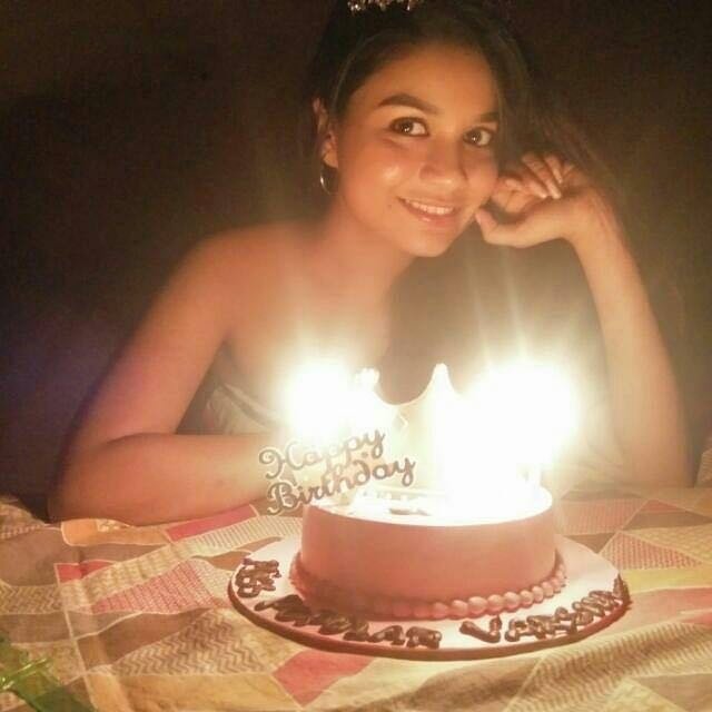 vrsharathore21's tweet photo. Crown👑 cake because I m a Princess👸. #CrownCake👑🎂 #Misspopular2017👸👑 #Birthdaygirl #Birthdaycake #21stfebruary2018 #Banker #Model #Beautifulme #happyme #blessed #Gratitude🙏 #thankyougodforeverything😘 https://t.co/eysTCNSSbU