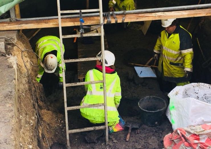 Skeletons of first Copenhageners discovered under City Hall Square #Archaeology #History cphpost.dk/news/skeletons…