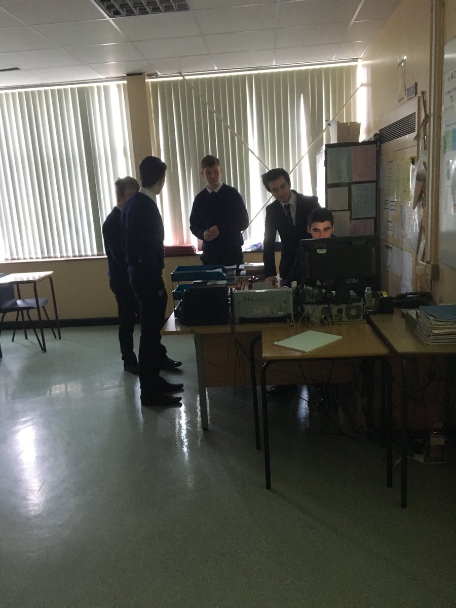 LMCPolitics's tweet image. The first group experiencing difficulties with technology #Year14 #TeachTheClass #Pressure