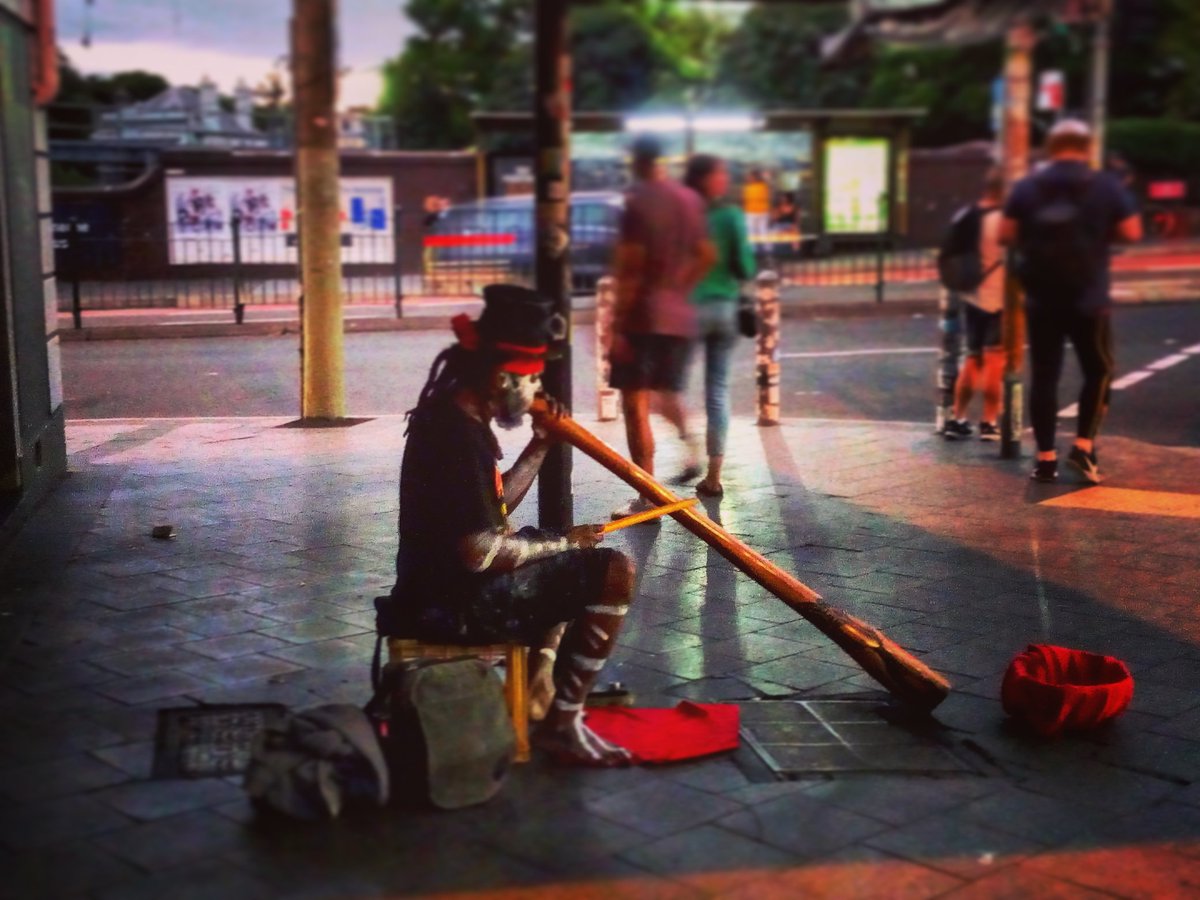 renayebb8's tweet photo. A #busker playing the #didgeridoo on #kingstreet #Newtown #makingbeautifulmusic #soulfood https://t.co/3nOVl8MT22