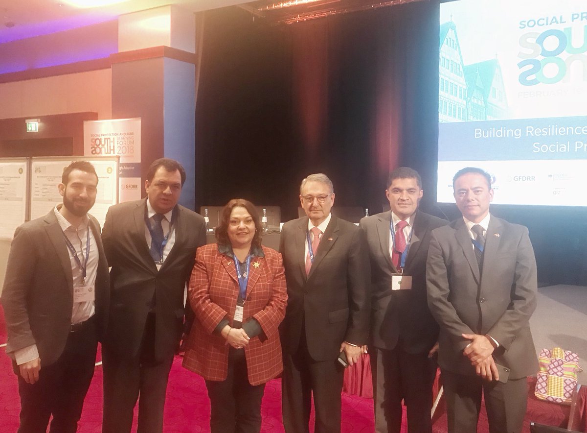 JGutierrezCasas's tweet photo. Gusto coincidir en el #SSLF2018 con @CeciliaVB_Mx, Cónsul de MÉXICO en #Frankfurt, @clementeavila del @BancoMundial, @LUISFELIPE_P Coordinador Nacional de @PcSegob y mi compañero en @Prospera_MX @jmvalerapiedras https://t.co/MWsxX0b8kz