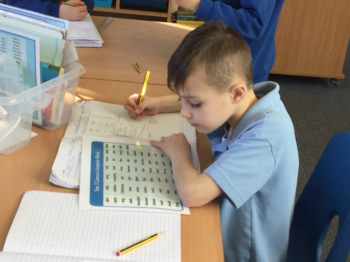 hillviewprimary's tweet photo. Wow! Another Turtle member problem solving! Using a word mat really helps children with spelling! Well done! #thegemproject #problemsolving #Year2 🐢 https://t.co/HqPrFgenAZ