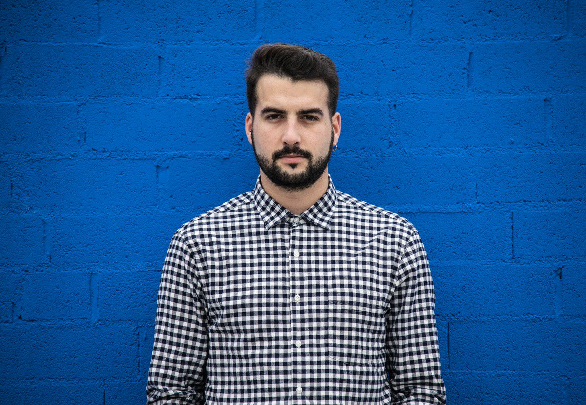 meraclic's tweet photo. Alex Balduz. 23 años.  Informático, perfeccionista y currante. Es un hacha en montar ordenadores o planificar  cuántos necesitas en una oficina. Quizás no lleve un bolígrafo siempre  encima, pero os aseguramos que sí que lleva un destornillador. #computing #system #work #sysadmin https://t.co/J0jNauiW0B