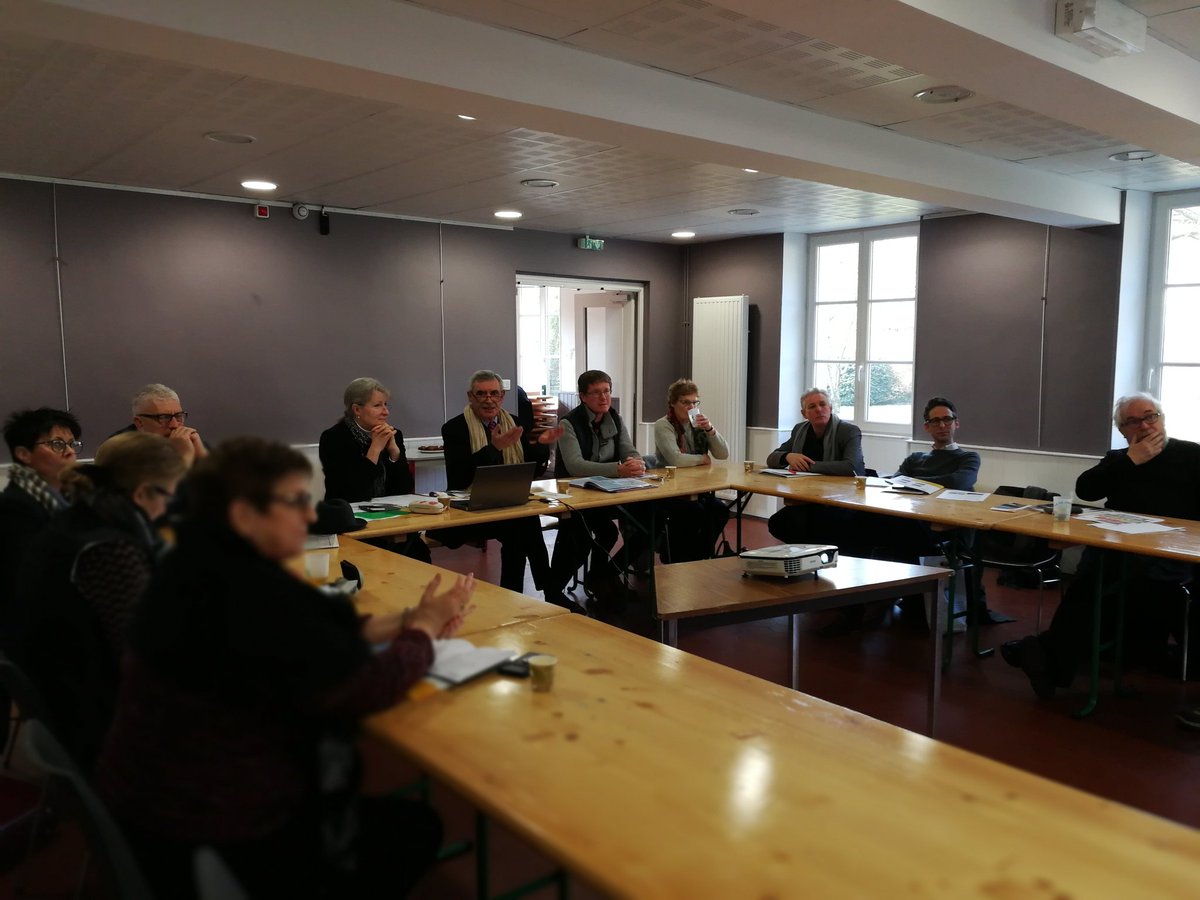 BayaKanane's tweet photo. Présentation des actions du @ParcGatinaisFr avant les visites de terrain sur les chantiers en eco construction #Boigneville #PerthesenGâtinais puis l'usine de transformation du Chanvre Gatichanvre @LeRep91 #Essonne https://t.co/Nr5fLt3jXD