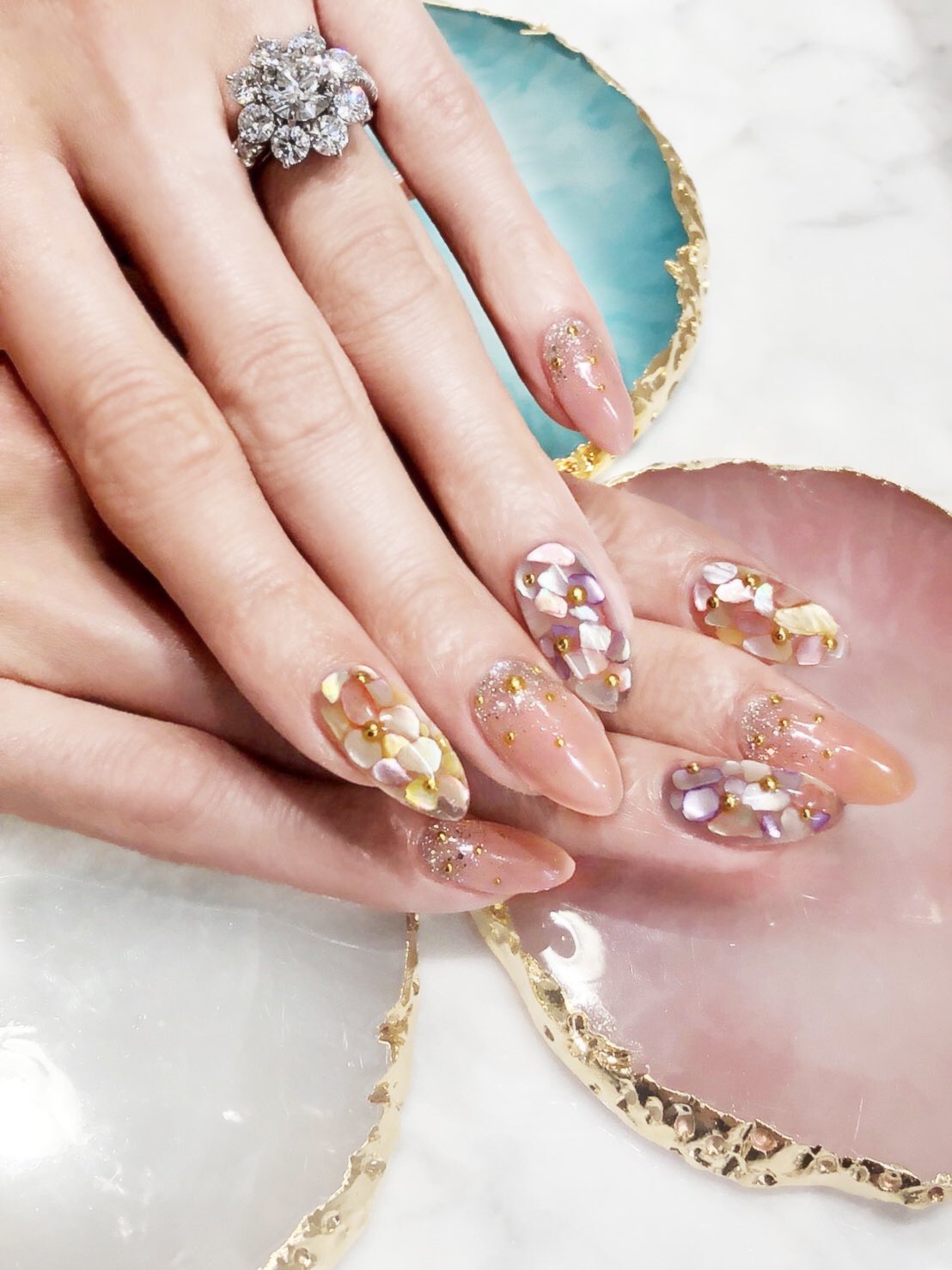 愛沢えみりキャバ嬢社長 New Nail シェルネイル Emiria Wizのネイリストさんに おまかせしたよ 可愛すぎる T Co Purryzlqou Twitter
