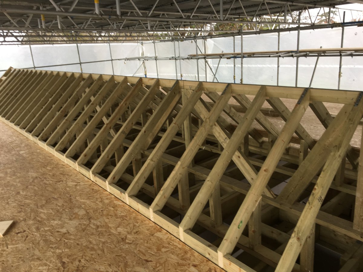 metosdesign's tweet photo. Making some good progress at our current project in Hampton #Hampton #ThamesDitton #Refurbishement #LoftConversion #Mumstrusted #Richmondmums #Twickenhammums #SWmums #Mumsnetwork https://t.co/uNeRzU4Ggr