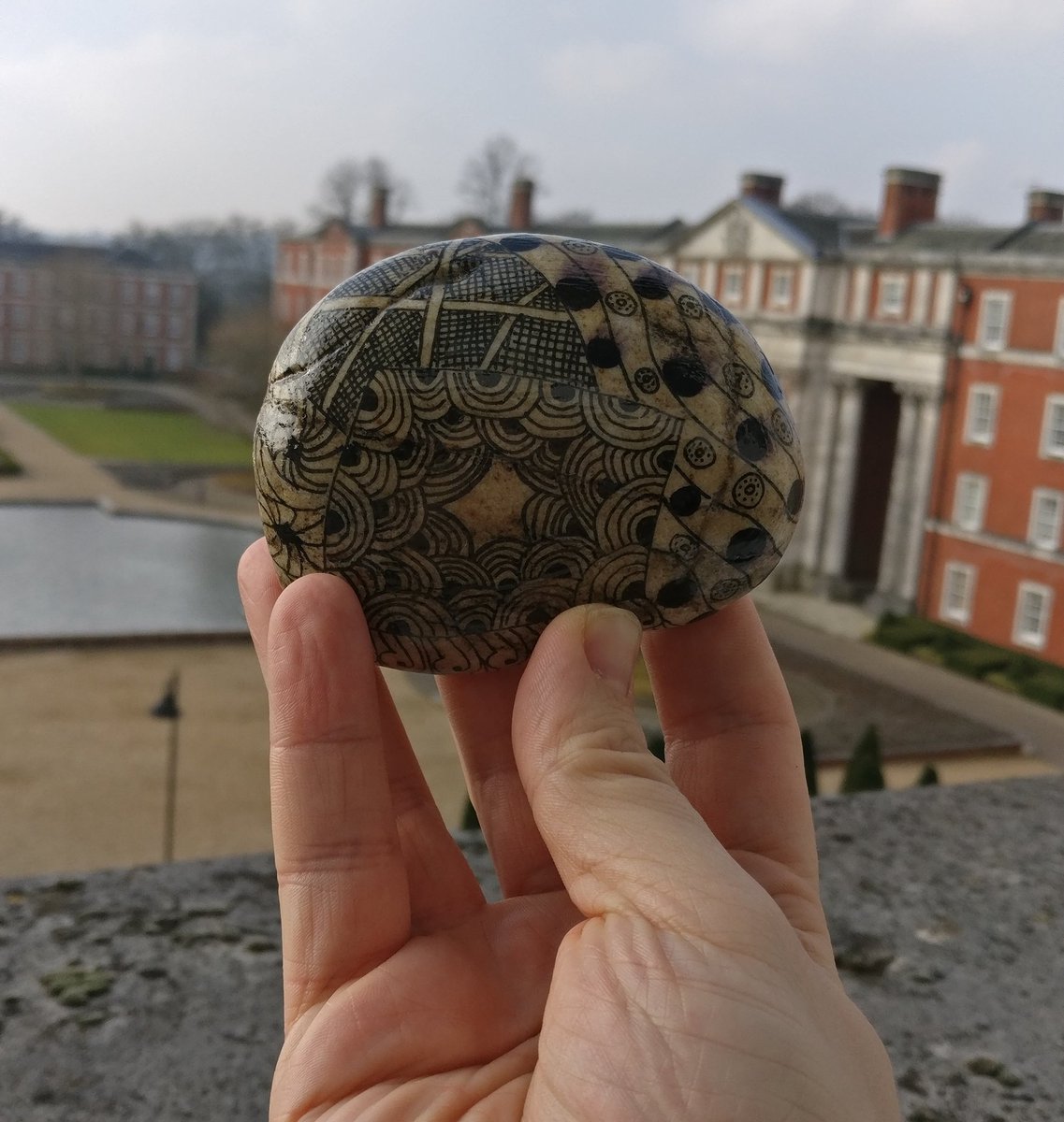 FosterSolutions's tweet image. Found this on the way to a client #BasingStones. I will hide on the way to another.