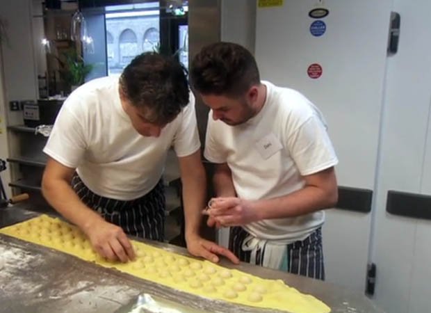Throw back <a href="/MasterChefUK/">MasterChef UK 🍴</a> <a href="/Bruno_Loubet/">Bruno Loubet</a>