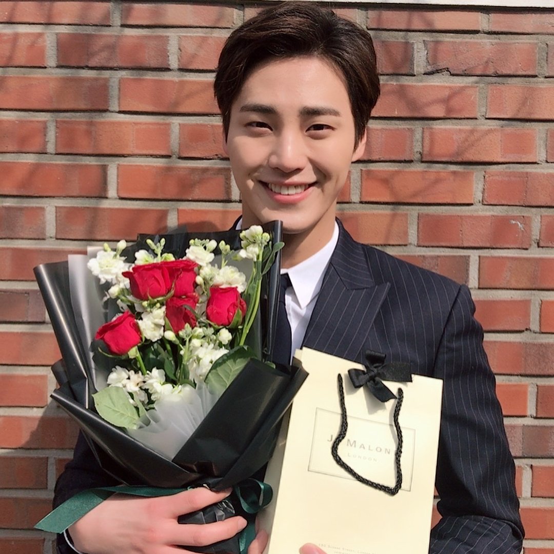 5urpriseSnaps's tweet photo. [LEE TAE HWAN INSTAGRAM(2P)] leetaehwan0221: 축하해주신 모든분들께 감사드립니다^^ https://t.co/pLBbqf8WdR #kpopsnaps https://t.co/C3wgucJwrX