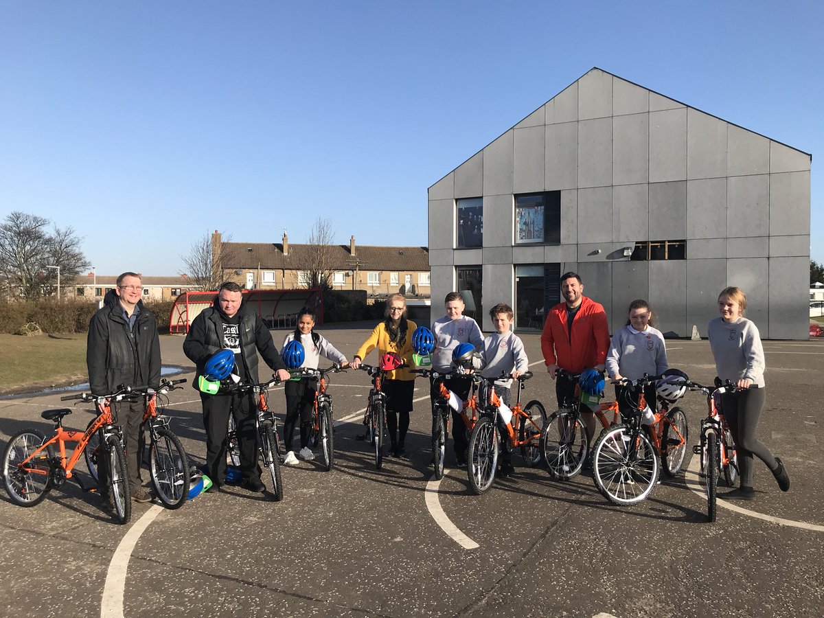 EdiHelpingHands's tweet photo. Volunteers delivered 10 bikes to #CraigourParkPrimarySchool this morning to be used by all the #Kids in their #BikeAbility programme
Huge Shout out to Jamie Orourke at #5MUProperties who funded the Bike Initiative, to #BARRremovals and @Halfords_uk for their #Community support https://t.co/HQfhtt8Qfh
