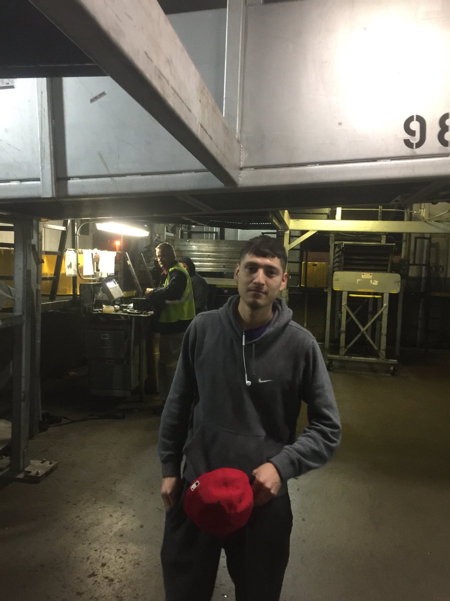 #CaughtSafely Carlos on Phoaz N Grey Belt getting the last Yuma out on time safely with the load bar on the last full wall to protect unloaders on Yuma preload and  our customers packages, thanks for making it a safe Load Carlos! <a href="/kennethcherry26/">Kenneth</a> @DesertMTUPSers <a href="/TonyTvalencia01/">TONY</a>