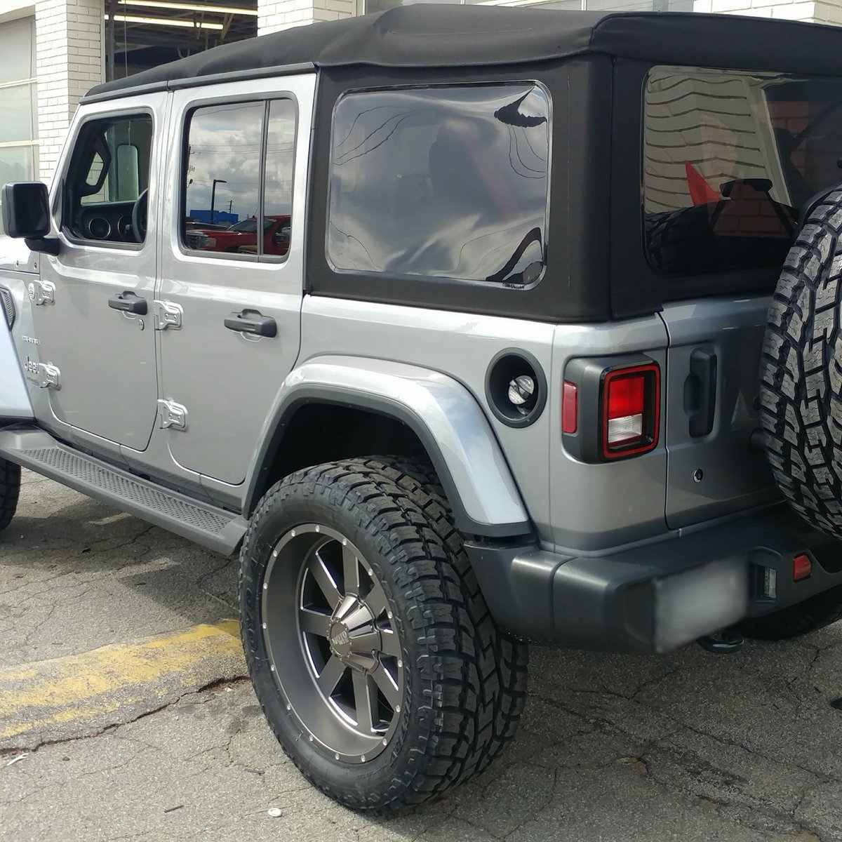 VoylesPerforman's tweet photo. Jeep Wrangler JL with 2.5" Rough Country lift, Rough Country Oversized Spare Tire Carrier, Moto Metal 22x10 Satin Grey Wheels, 35x12.50r22 Toyo Open Country AT tires
#JeepStuff #jeeplife #VoylesPerformance
# RoughCountry #MotoMetal #ToyoOpenCountry #JeepWrangler #wrangler https://t.co/9j7IjlafL8