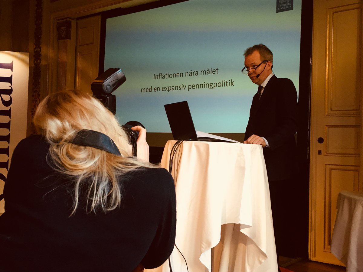 Vice riksbankschef Per Jansson presenterar senaste räntebeslutet på Öhman i Stockholm: ”Penningpolitiken behöver gå försiktigt fram”.