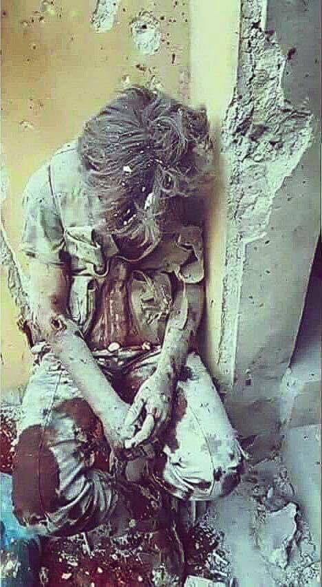 Ashraf_Rifi's tweet photo. جزار سوريا بتدميره #الغوطة على رؤوس أهلها يريد أن يُجهز على ما تبقى من سوريا . هذه جريمة إضافية يرتكبها محور إيران تحت أنظار العالم الصامت https://t.co/ok4B1VnxXv