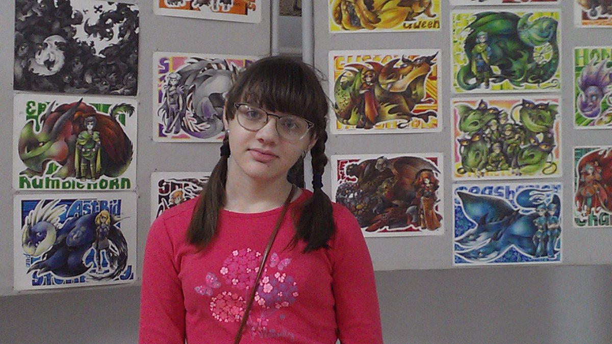 Rufty_Tufty's tweet image. Вот такие мы сейчас.Это мы на выставке старшей сестры. она у нас хорошо рисует.