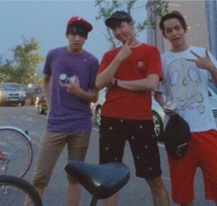 TAEHYUNG OUT OF BTS tweet media