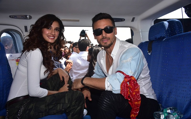 kajalwilben's tweet photo. #Baaghi2Trailer @iTIGERSHROFF @DishPatani and #Baaghi2 makers launch the sequel with double Grandeur #MumbaiRacecourse #Bandana #SajidNadiadwala #NadiadwalaGrandsonEntertainment @khan_ahmedasas 

https://t.co/sLN4jA1SWA https://t.co/u9LQq40RiL