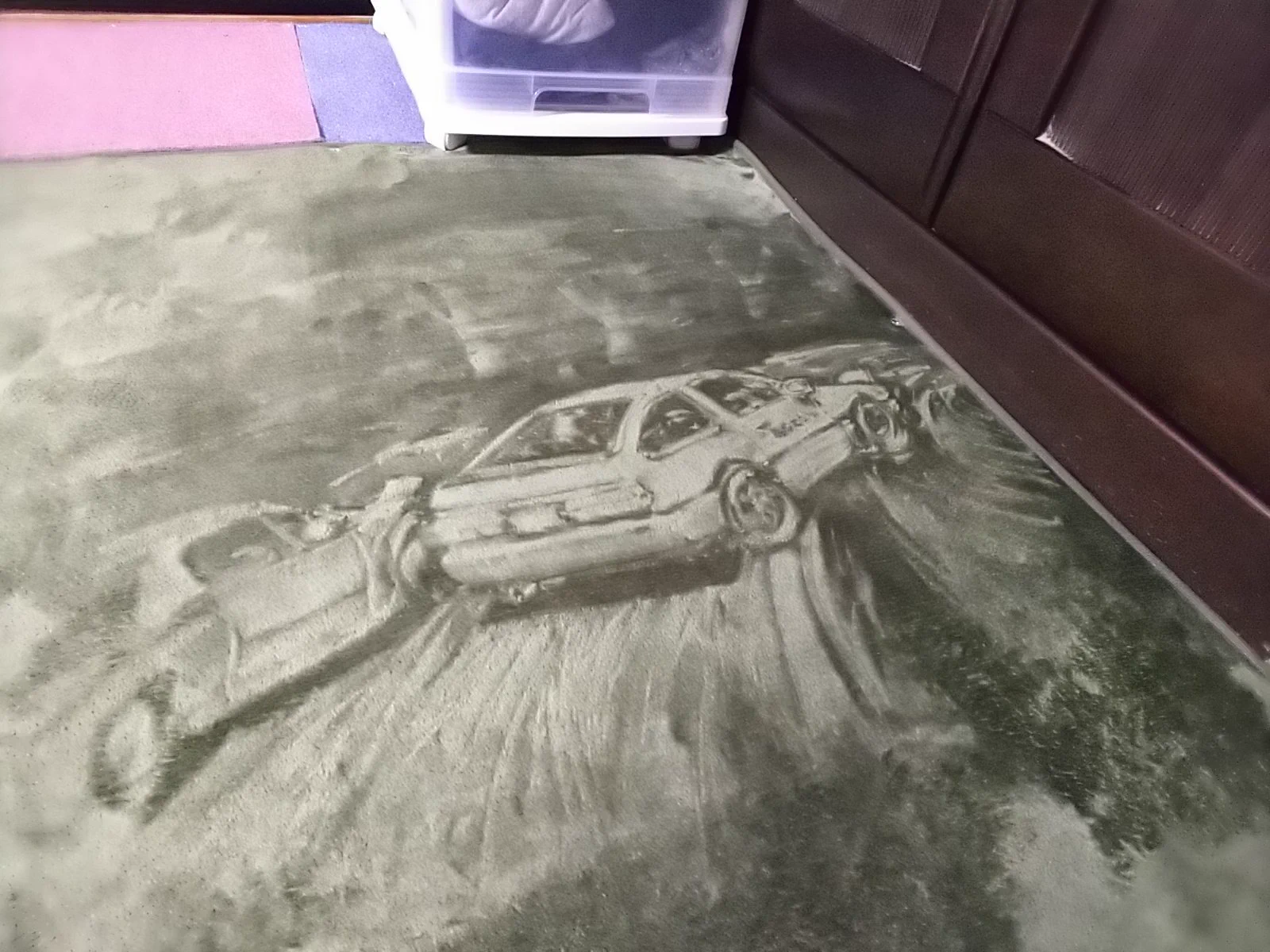 一瞬何なのかわからない？ｗ絨毯に描かれたあの走り屋のイラストがすごすぎるｗ