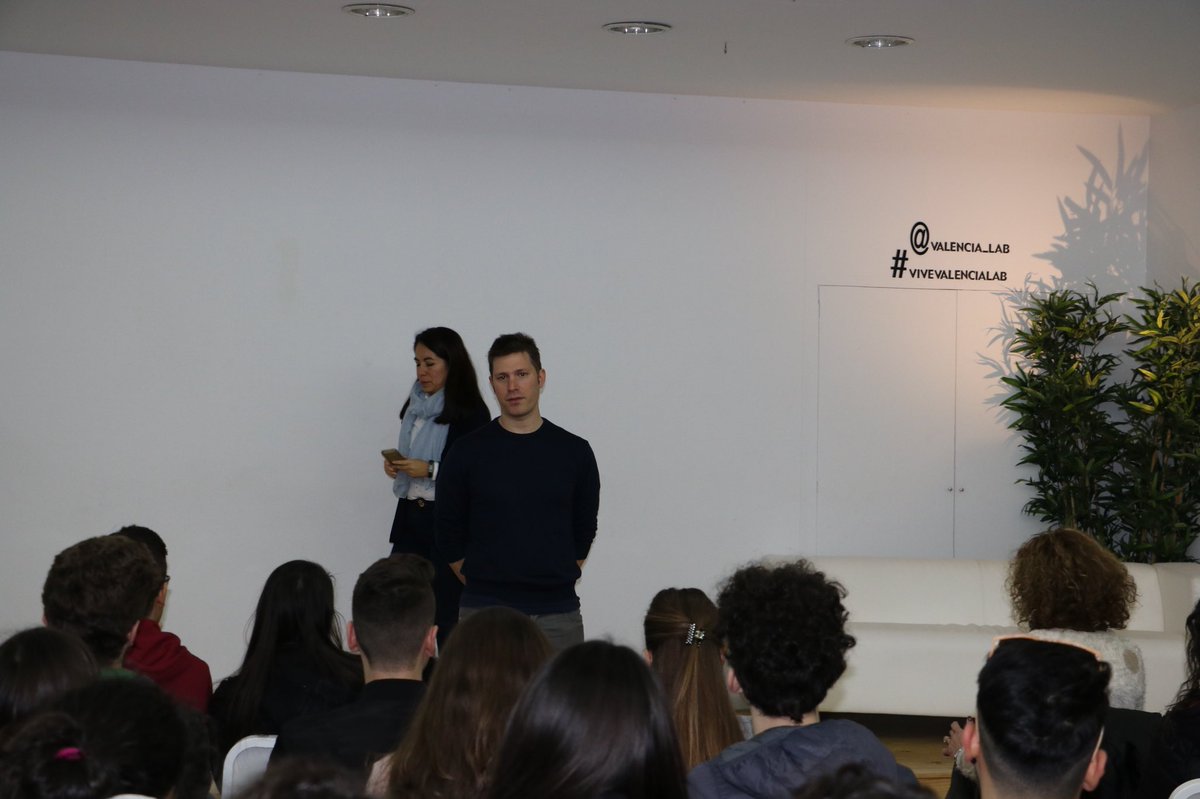 RosarioFaraci's tweet photo. Sicilian Students from Liceo Archimede Acireale are visiting the Heart of Innovation @valencia_lab #vivevalencialab @dariodotzero @DanilaPelligra https://t.co/5qW1uFOkNp