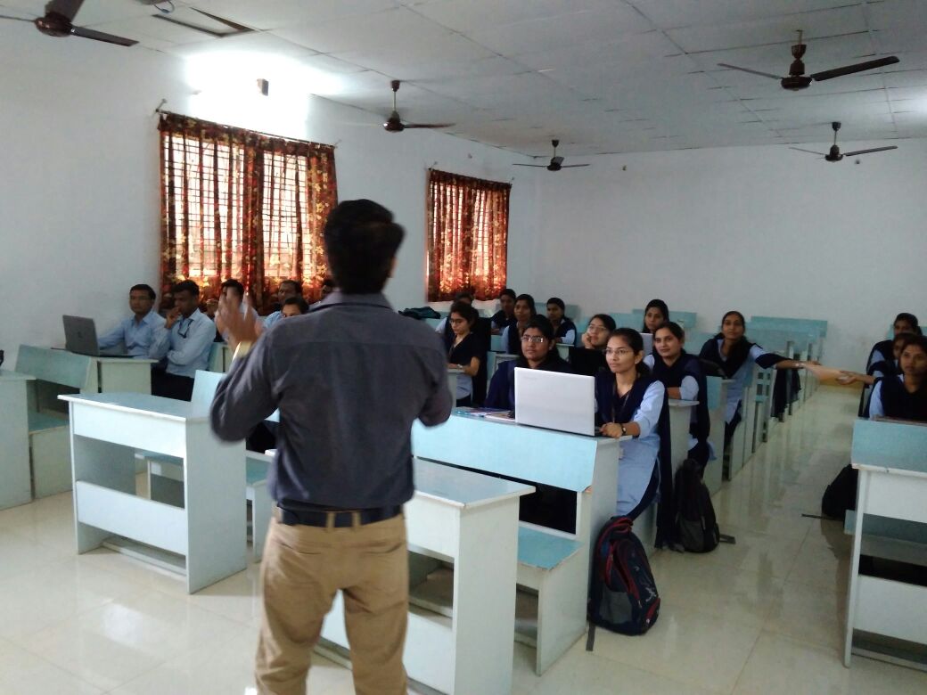 prpgei's tweet image. P. R. Pote(Patil) College of Engg and Mgmt, Amravati
Department of M.C.A. organized a Four day Workshop on
#ANDROID_APP_DEVELOPMENT by Mr. Nakul Deshmukh & Team for M.C.A. Students...