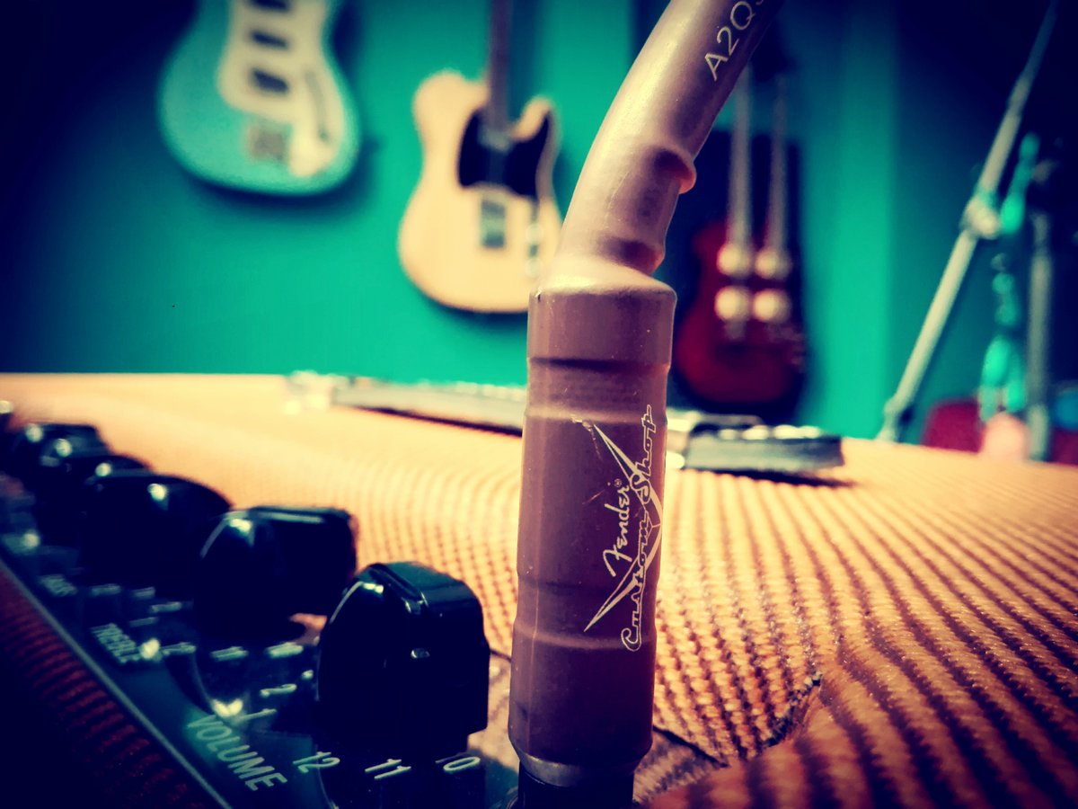 sabycheek's tweet photo. play it loud 🤘

#musicmakesmysoulhappy
#music #playingguitar #playitloud #sabycheek #rolldogrecords #fender #musician #indieartist #artistsoninstagram #guitarists #sabycheekmusic #fenderjunior #fenderamp #stratocaster #hagstrom #fendercustomshop https://t.co/GgZ0uFZNQ2