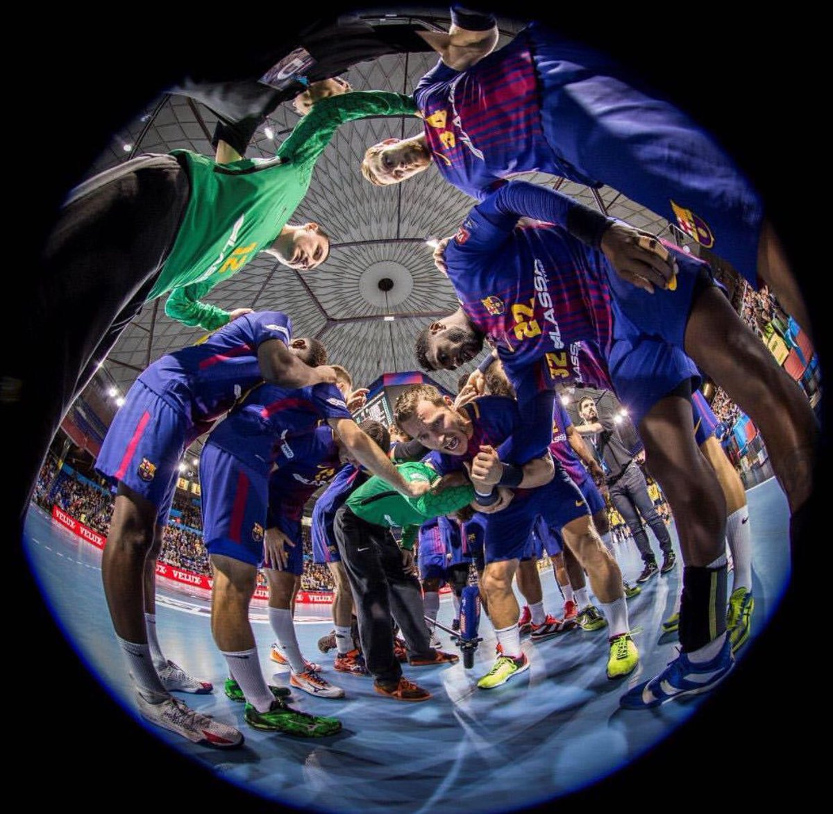 VictorTomas8's tweet photo. Can’t wait for today’s game against @ADEMARLEON Really tough and aggressive team to play against!
📍Palau Blaugrana
⌚ 20:30h
📺 @MovistarPlus
@FCBhandbol #FCBLassa #SomhiPalau #PlayPalau #VT8 #Handball https://t.co/R8hkoG9V4K