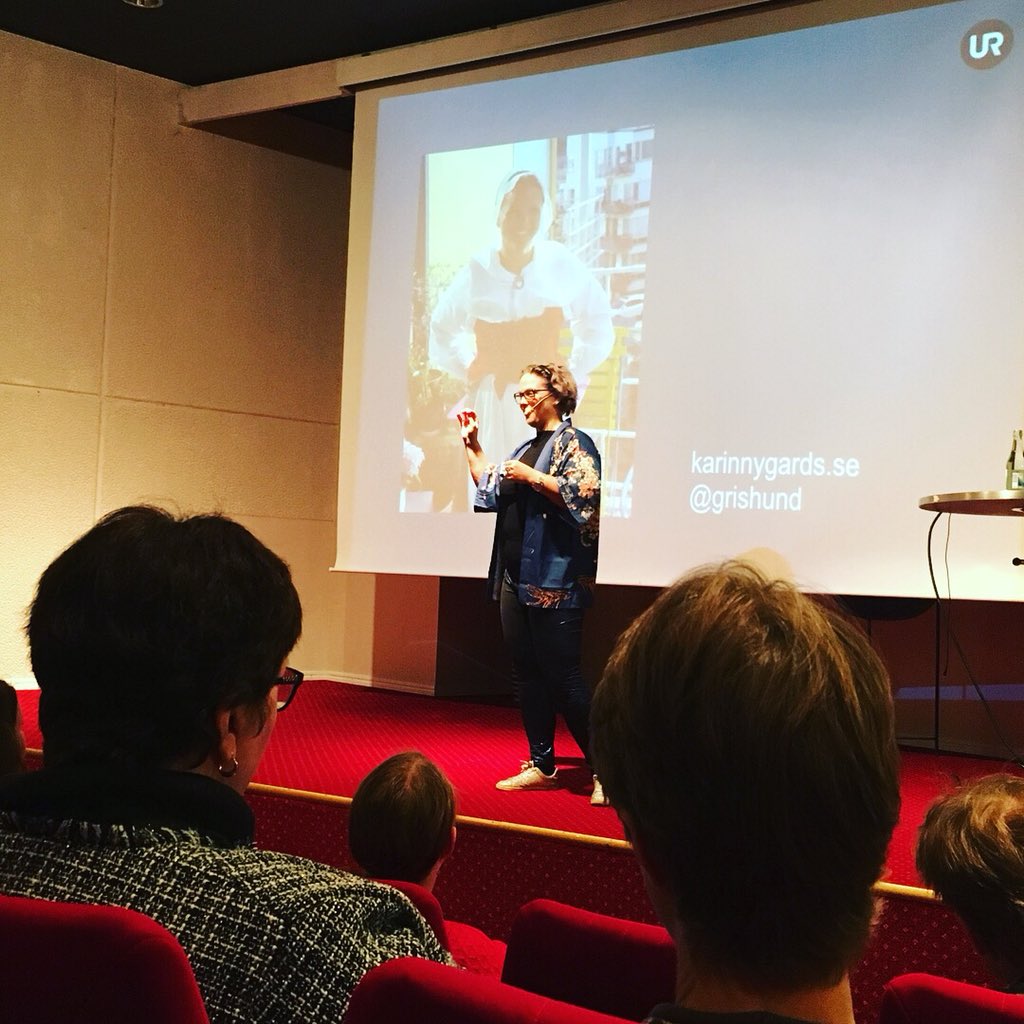 Cakka_'s tweet image. Grymma dragningar på #mittlar2018 om allt från elevaktiv matematik med @jimmynordberg till #ProgrammeraMera med Karin Nygårds @grishund och #digitalisering överlag. Och inte minst snack med it-pedagoger i Härnösand om att det är dags att köra Geek Girl Mini även där😊👍