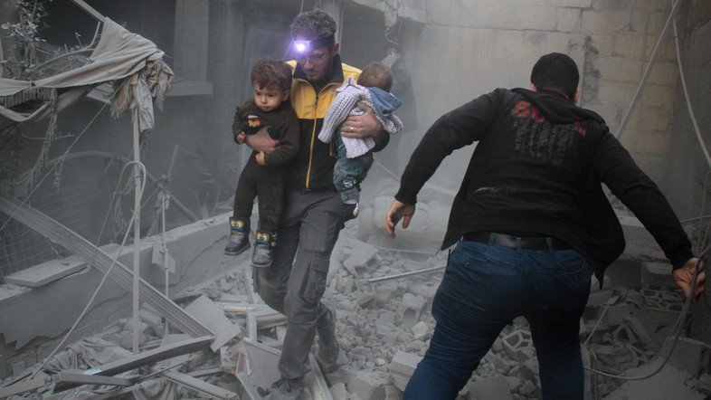 barcasuri's tweet photo. How many more children will die before justice is served in #Syria?

#Ghouta #GhoutaIsBleeding #GhoutaGenocide #GhoutaChemical #Assad #AssadPutin #assadmustgo #AssadCrimes #AssadRegime #americansatan #AmericanCrimeStory #USA #US #ObamaCriminal #isis_hunters #EvilLivesHere https://t.co/PdSwonlwoR