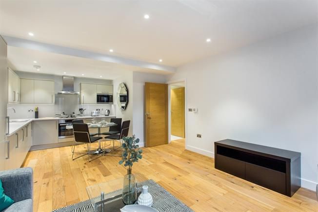 HamptonsMayfair's tweet photo. #FabulousFlats - 1 Bedroom Apartment, to rent Harrow, HA1
£1,375 per Calendar Month

Located in College Road Harrow 
1 🛏 1 🛁
0.2 miles (3 minutes walk) to Harrow on the Hill tube station  🚇
Quality kitchen
Veneered floors
Bicycle storage

https://t.co/KM3RXGTvAI https://t.co/4C58zfhWQg