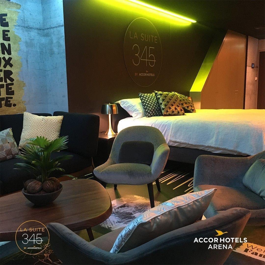 Nicolas_Dupeux's tweet photo. La #Suite345 @AccorH_Arena est prête! Transformation incroyable d'une loge en suite qui plonge les participants au coeur de l expérience!  Vue imprenable garantie sur les shows @Imaginedragons @djsnake @kendricklamar https://t.co/KcbQOb62Lb
