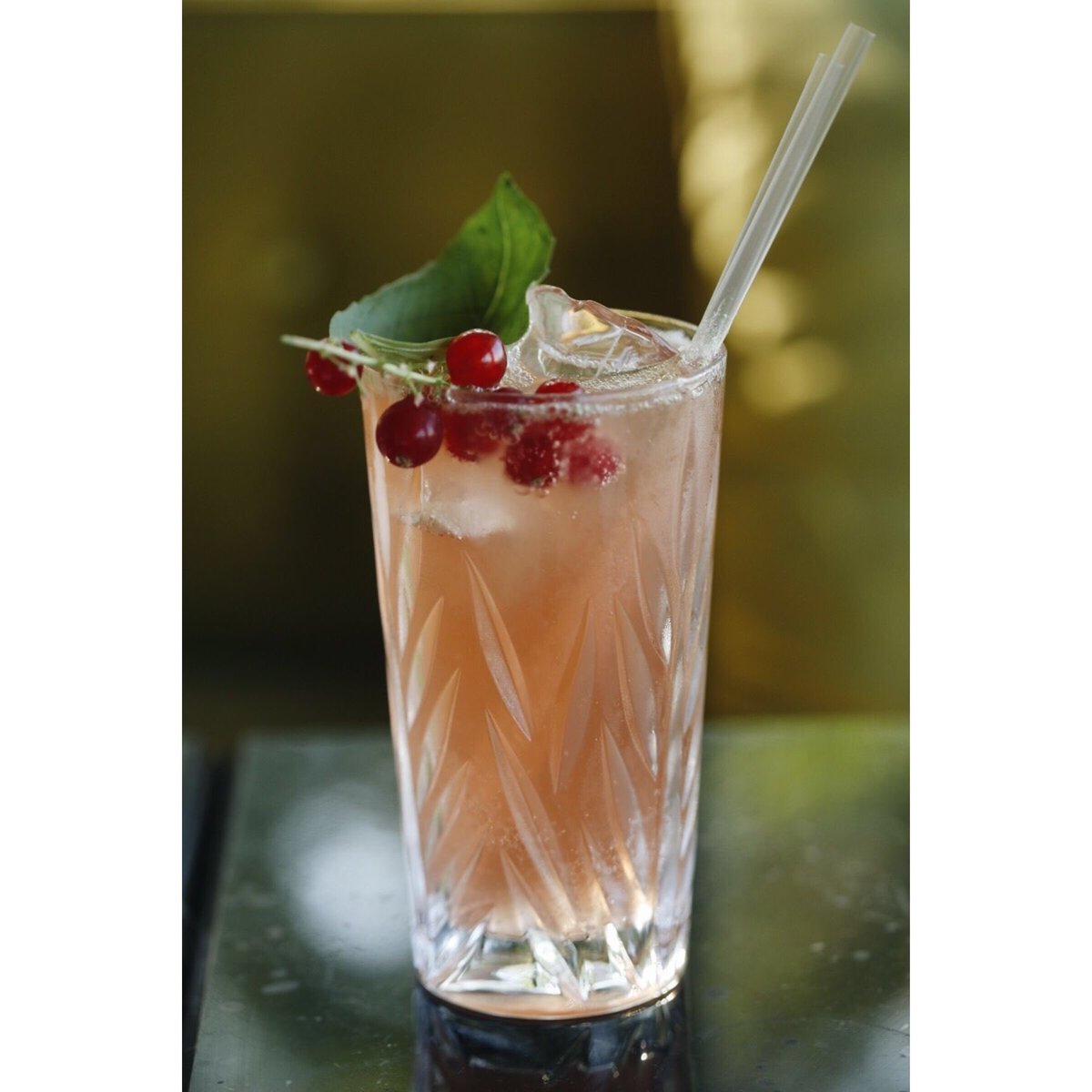 With 17° degrees &amp; lots of sunshine in Lisbon... Can we open cocktail season a little bit earlier this year? 😎☀️ #memmoprincipereal #memmohotels #lisboa #hotel #designhotel