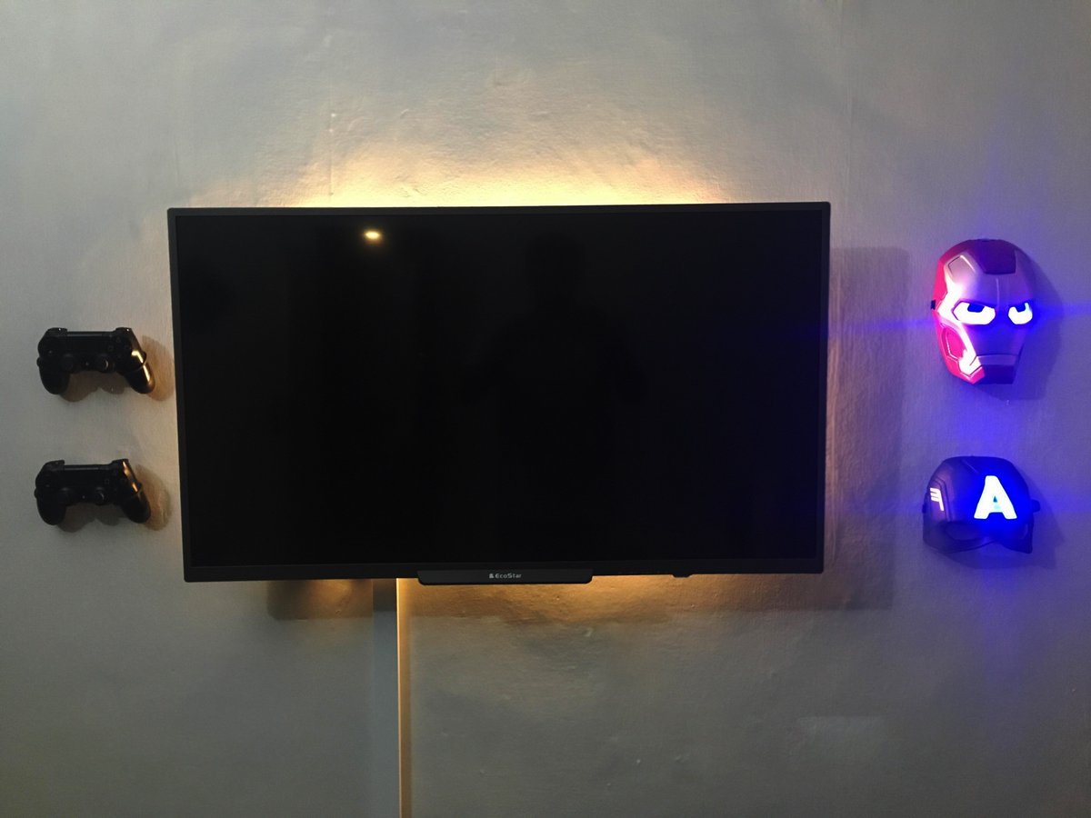 syedfhadkhalid's tweet photo. phewww, finally I arranged things how I wanted. 
#FloatingGrip #DIY #gaming #console #PS4 #IronMan #CaptainAmerica 
#GamingLife #gamers https://t.co/q8gEdbjoVm