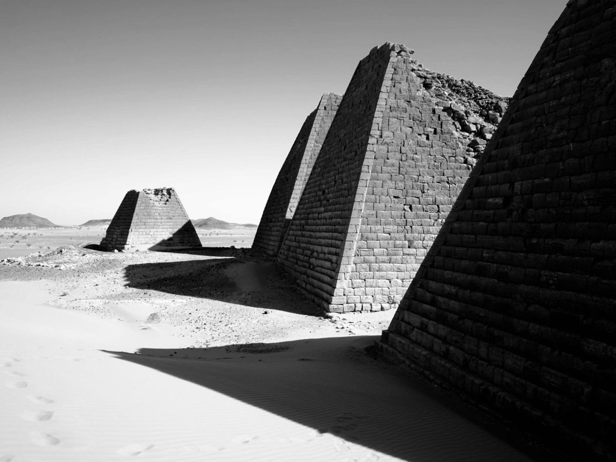 صور رائعة حول #السودان، بعدسة المصور الفرنسي أرنو فيفريي

Magnifiques images du #Soudan (pyramides de Méroé) du photographe français Arnaud Février. 

arnaudfevrier.photo <a href="/premiumphoto/">プレミアムフォトセッション</a>
#photographie #Sudaneseculture