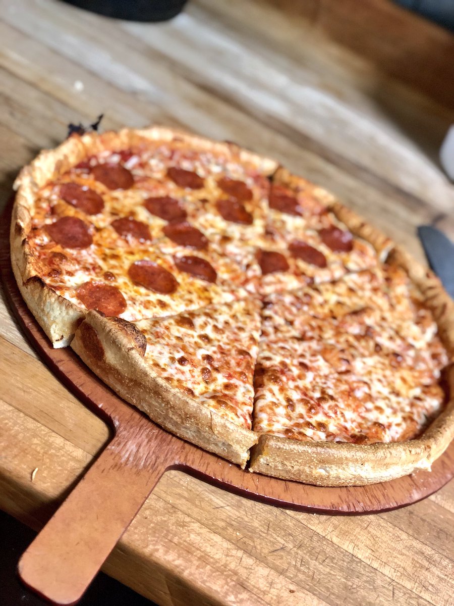 TheUphamsHouse's tweet photo. Fresh slices all day 🍕🍕 https://t.co/gE7bWtGIjH